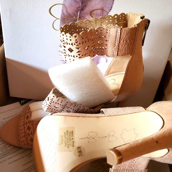 Suede 7.5 NWT J. Simpson Heels - Picture 5 of 13